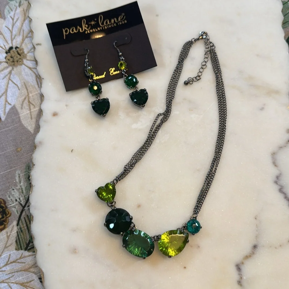 Chunky multi colored greens necklace with earrings. Get your Green for March! - Picture 8 of 8
